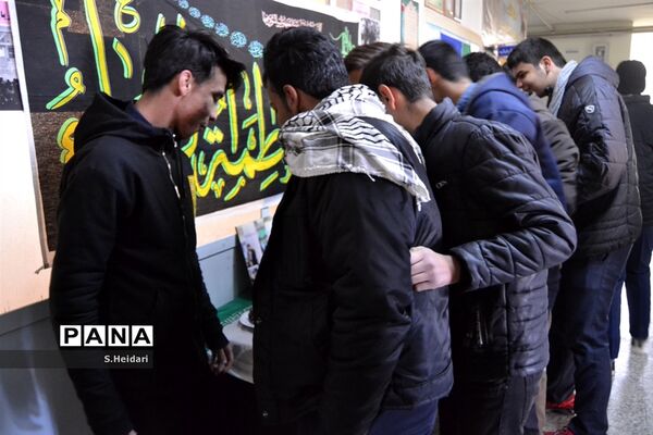 مراسم بزرگداشت سپهبد حاج قاسم سلیمانی و همرزمان شهیدش در دبیرستان پسرانه دوره دوم مومنین