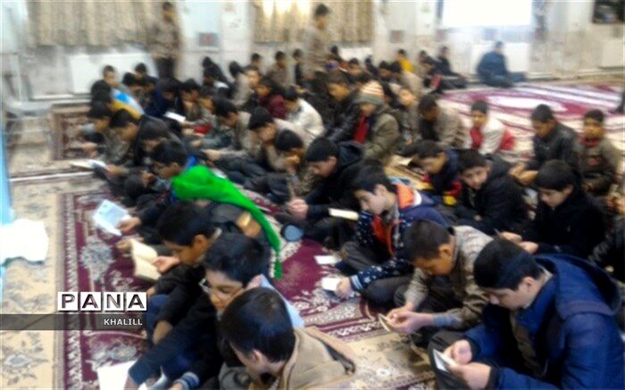 مراسم زیارت عاشورا در دبیرستان دانش پژوه ناحیه یک  برگزارگردید