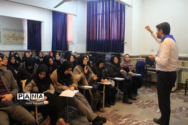 دوره  آموزشی ضمن خدمت مربیان پیشتاز جدید الورود ناحیه 3 تبریز