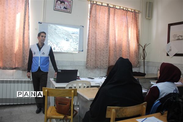 دوره آموزشی ضمن خدمت مربیان تشکیلاتی سازمان دانش‌آموزی شهرستان بجنورد