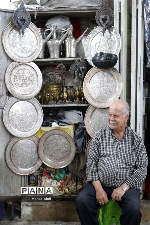 بازار وکیل، سرای رنگین کمان