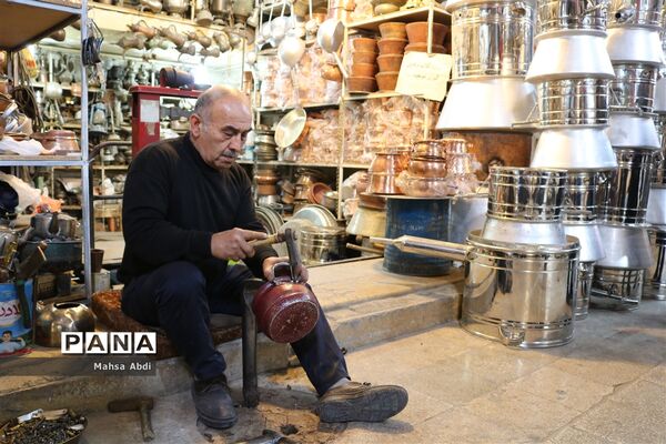 بازار وکیل، سرای رنگین کمان