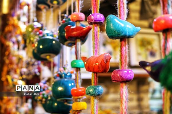 بازار وکیل، سرای رنگین کمان
