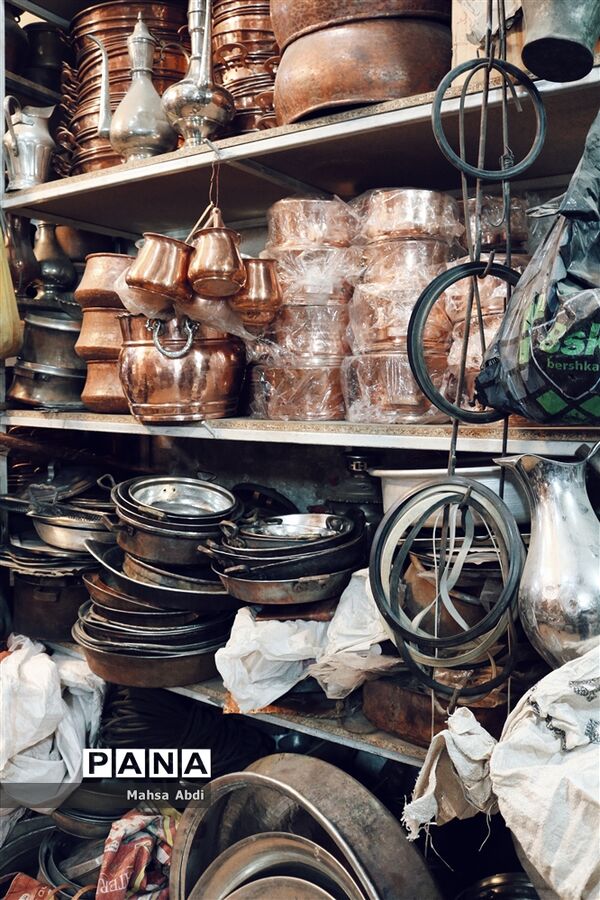 بازار وکیل، سرای رنگین کمان
