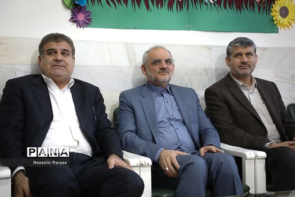 بازدید سرزده وزیر آموزش و پرورش از دبستان پسرانه چنگیزپور در منطقه 16 تهران