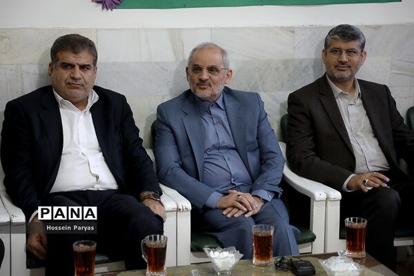 بازدید سرزده وزیر آموزش و پرورش از دبستان پسرانه چنگیزپور در منطقه 16 تهران