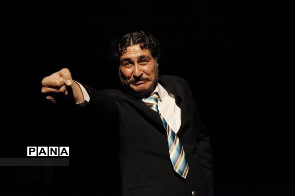 اجرای نمایش «خرس»