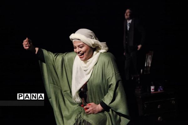 اجرای نمایش «خرس»