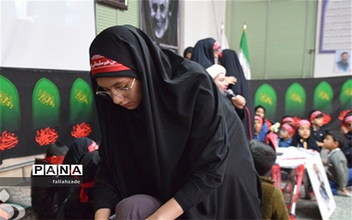 آیین سربند گذاری «من هم سلیمانی هستم»در بنیاد شهید ابرکوه برگزارشد