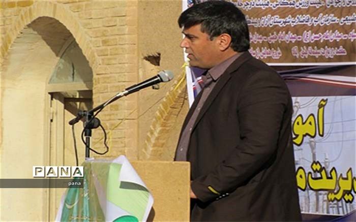 حفظ محیط زیست و منابع طبیعی را باید از کودکی آموزش داد