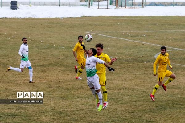 دیدار تیم های فوتبال نود ارومیه و آلومینیوم اراک
