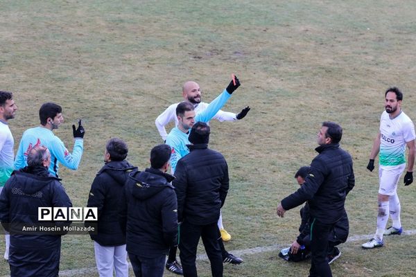 دیدار تیم های فوتبال نود ارومیه و آلومینیوم اراک