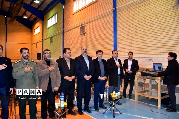 آیین سیل مهربانی همکلاسی ها در کرمانشاه