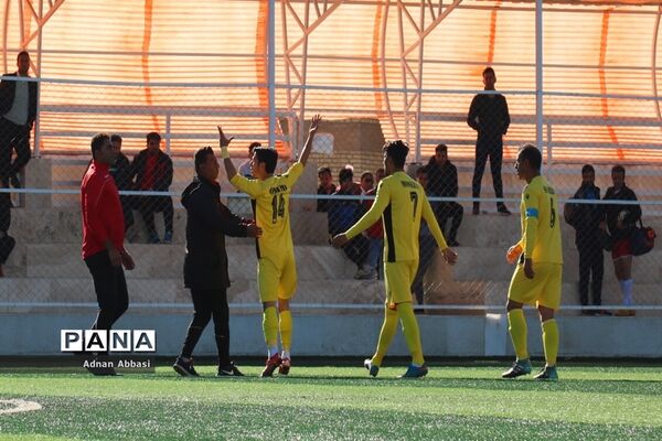 مسابقات  لیگ برتر بزرگسالان استان فارس بین دو تیم ماهان شیراز و پرسپولیس شیراز