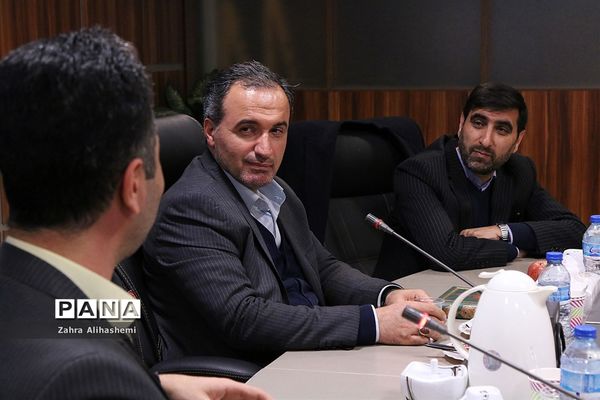 جلسه شورای مشورتی جوانان شهرستان تهران در کانون مفتح