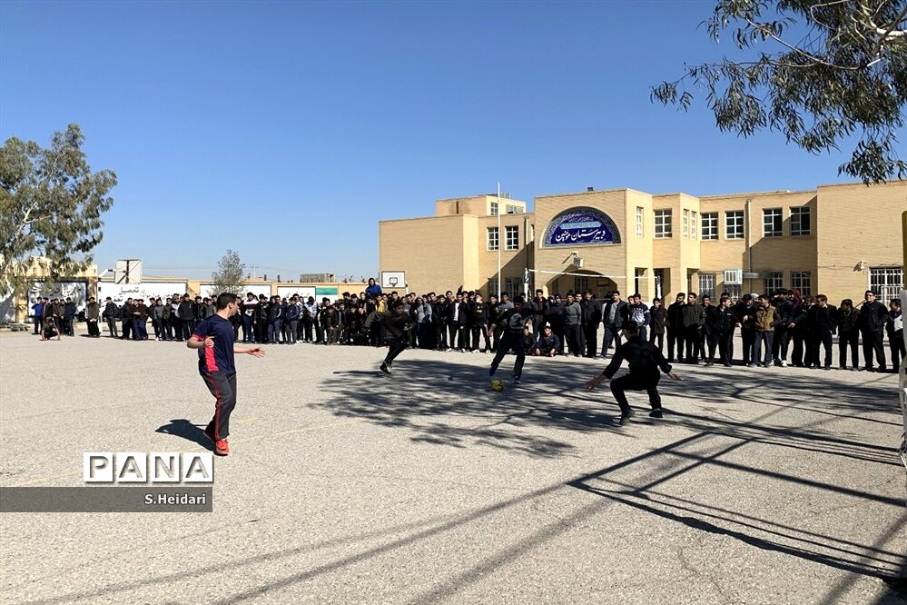 برگزاری مسابقات فوتبال بین کلاسی جام شهید سلیمانی در دبیرستان دوره دوم مومنین