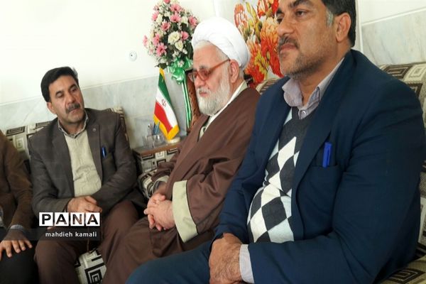 دیدار دانش آموزان با امام جمعه اشکذر