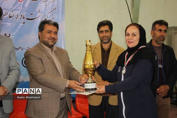 مقام اول والیبال بانوان گناوه در جشنواره ورزشی فرهنگیان بسیجی آموزش و ‌پرورش استان بوشهر