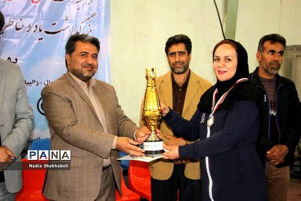 مقام اول والیبال بانوان گناوه در جشنواره ورزشی فرهنگیان بسیجی آموزش و ‌پرورش استان بوشهر