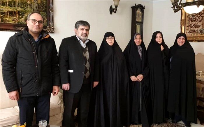 دیدار مسئولین آموزش و پرورش منطقه1 با خانواده شهید مسجدی