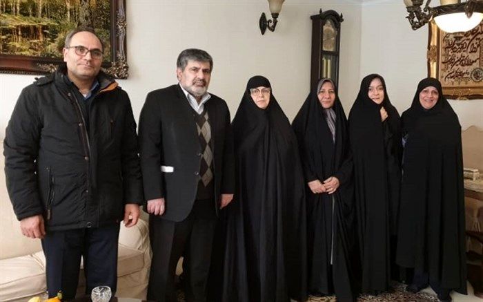دیدار مسئولین آموزش و پرورش منطقه1 با خانواده شهید مسجدی