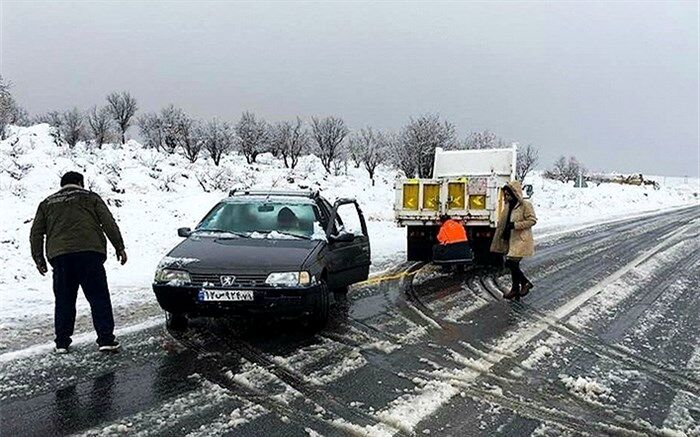 رانندگان برای سفر در جاده‌ها تجهیزات زمستانی همراه داشته باشند