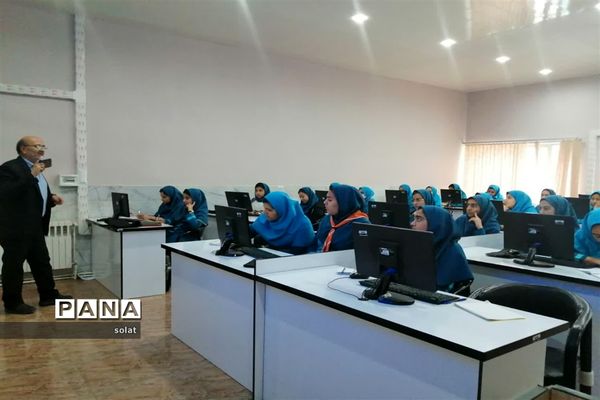 آموزش خبرنگاری در دبیرستان شهید صدوقی یزد