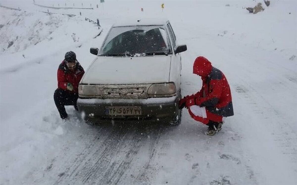 بارش برف و باران در محورهای مواصلاتی ۱۲ استان کشور