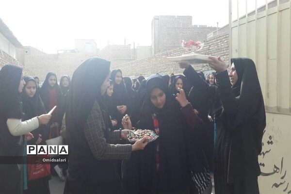 دانش آموزان دبیرستان سیدالشهدا ابرکوه در مشهد