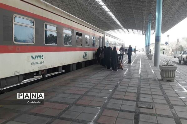 دانش آموزان دبیرستان سیدالشهدا ابرکوه در مشهد