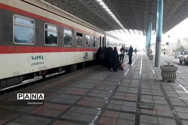 دانش آموزان دبیرستان سیدالشهدا ابرکوه در مشهد