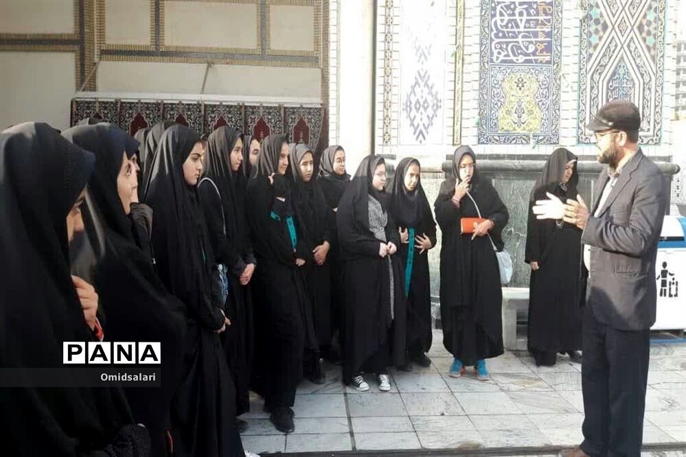دانش آموزان دبیرستان سیدالشهدا ابرکوه در مشهد
