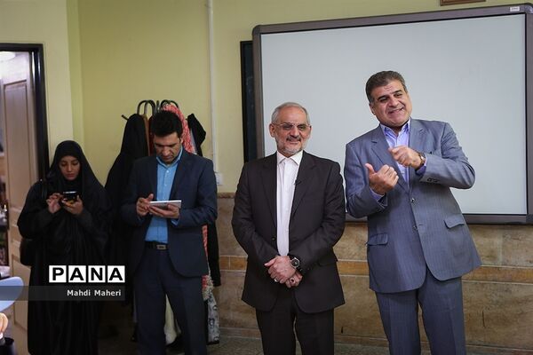 بازدید سرزده وزیرآموزش و پرورش از دبیرستان دخترانه کوثر