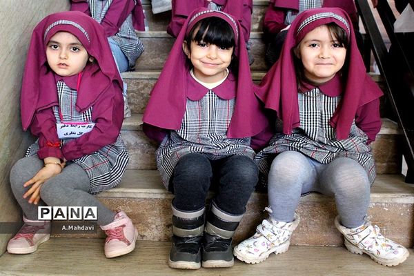 سیل مهربانی دانش‌آموزان