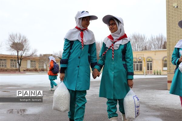 سیل مهربانی در مدارس آباده
