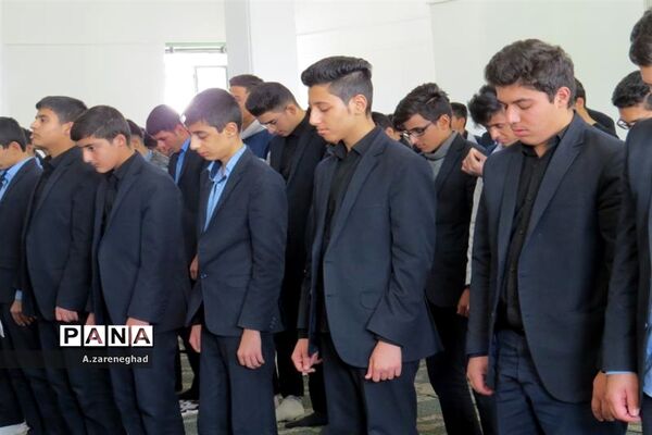 اقامه نماز و سخنرانی  امام جمعه اشکذر درهنرستان  خادمی