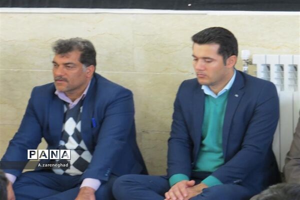 اقامه نماز و سخنرانی  امام جمعه اشکذر درهنرستان  خادمی
