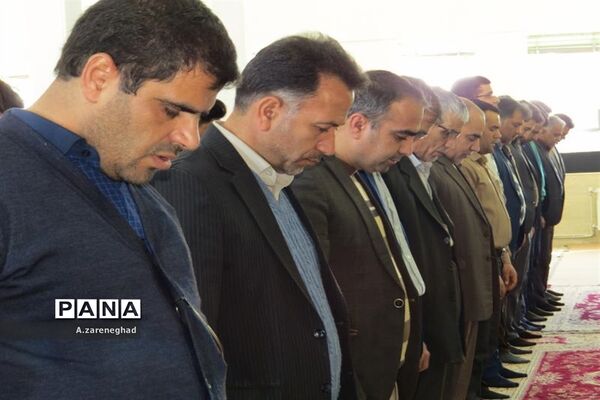 اقامه نماز و سخنرانی  امام جمعه اشکذر درهنرستان  خادمی