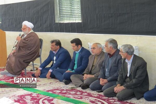 اقامه نماز و سخنرانی  امام جمعه اشکذر درهنرستان  خادمی