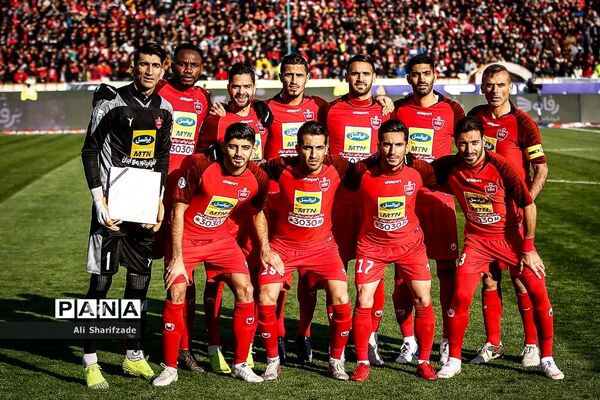 دیدار تیم‌های فوتبال پرسپولیس و تراکتورسازی