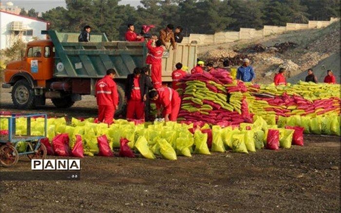 توزیع کیسه‌های مخلوط شن و نمک در بین ادارات بروجرد