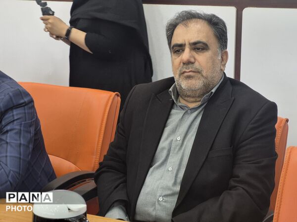 معلمان نمونه در قاب افتخار آموزش و پرورش منطقه ۵