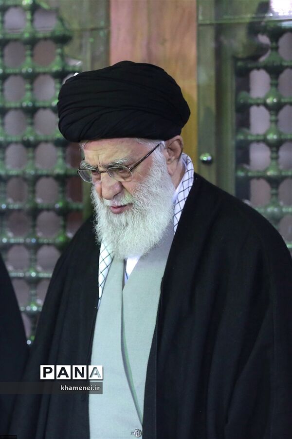 حضور رهبر انقلاب اسلامی در مرقد مطهر امام راحل و گلزار شهدای بهشت زهرا
