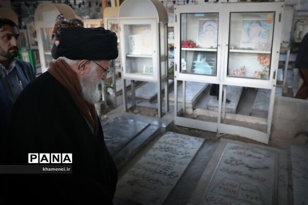 حضور رهبر انقلاب اسلامی در مرقد مطهر امام راحل و گلزار شهدای بهشت زهرا