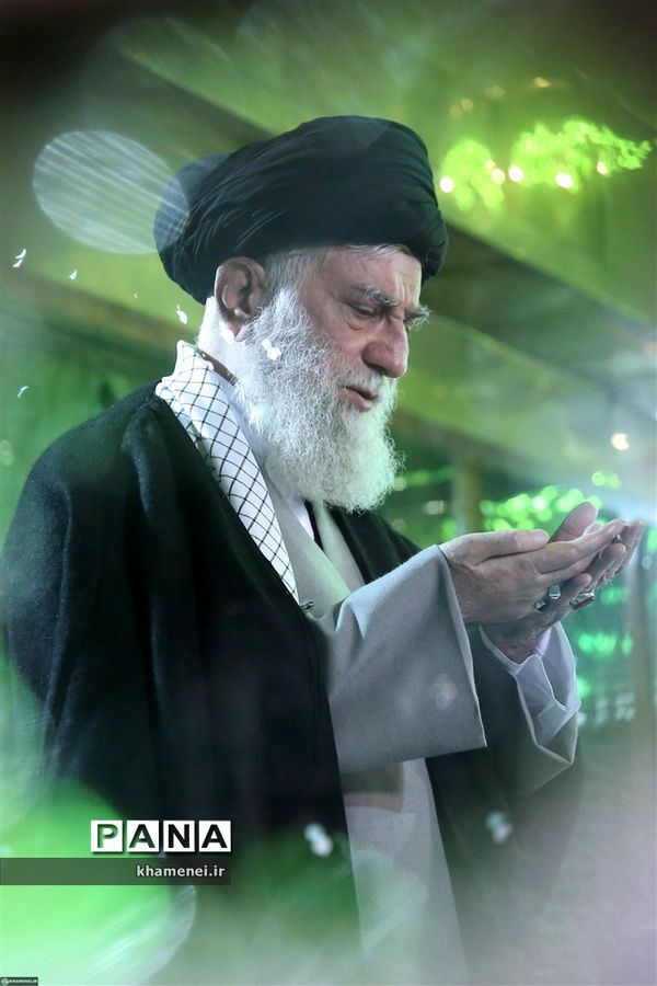 حضور رهبر انقلاب اسلامی در مرقد مطهر امام راحل و گلزار شهدای بهشت زهرا