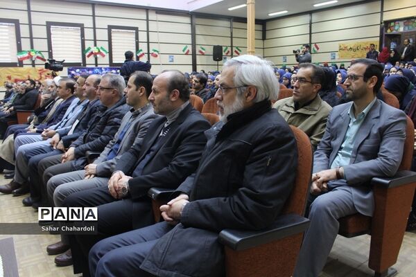 نواخته شدن گلبانگ انقلاب در مدارس استان همدان