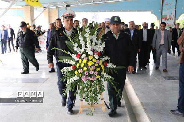 نواخته شدن زنگ انقلاب و مراسم نمادین استقبال ار ورود امام خمینی(ره) در شهرستان امیدیه