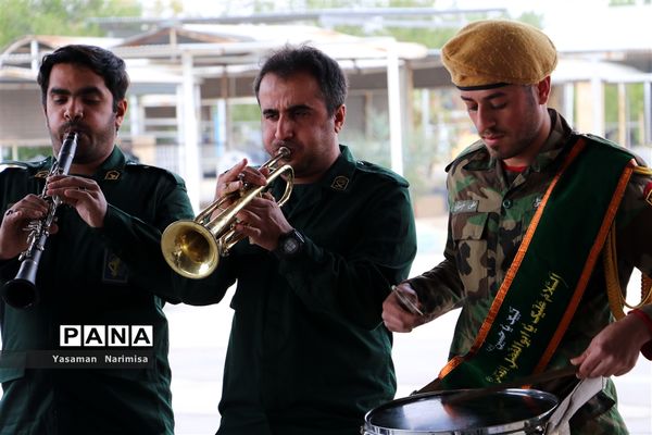 نواخته شدن زنگ انقلاب و مراسم نمادین استقبال ار ورود امام خمینی(ره) در شهرستان امیدیه