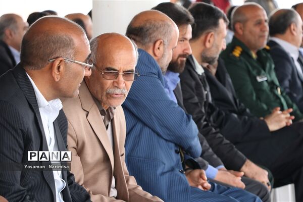 نواخته شدن زنگ انقلاب و مراسم نمادین استقبال ار ورود امام خمینی(ره) در شهرستان امیدیه