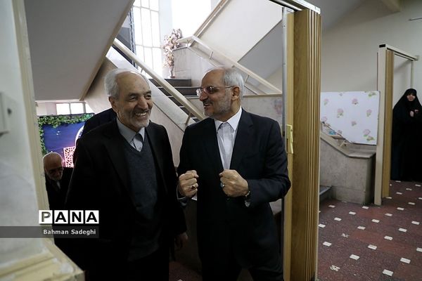 نواختن زنگ انقلاب در «مدرسه رفاه»